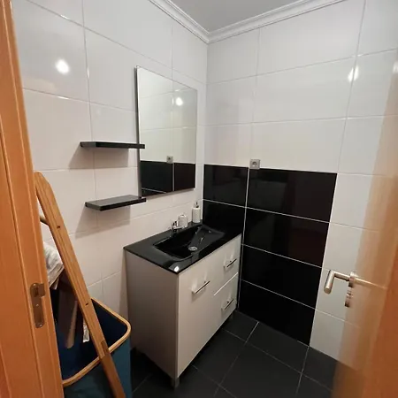 Moderno Familias Ou Grupos Machico (Madeira)